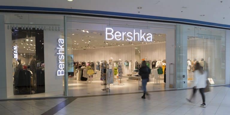 Este vestido de Bershka por 25,99 euros es ideal y combina con todo