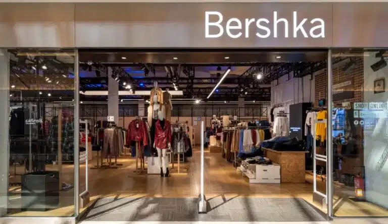 Este pantalón jogger de Bershka tiene un 50% de descuento 