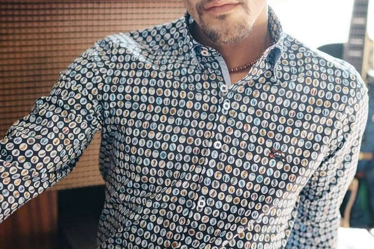 The Surfcar ofrece camisas estampadas de hombre de manga larga