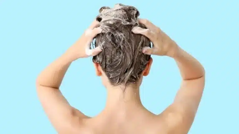 Cada cuánto es recomendable lavarse el pelo para evitar la caída