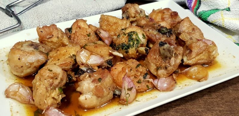 Exquisito Pollo al ajillo: Una receta fácil, que está para chuparse los dedos