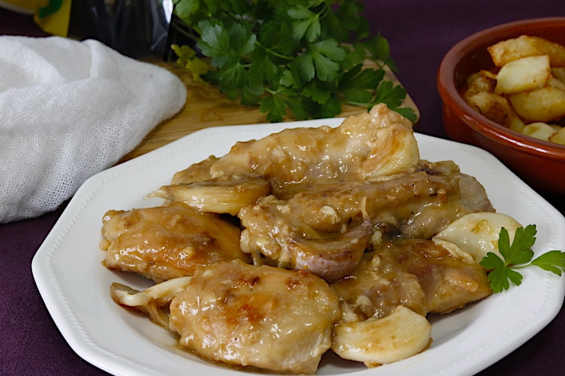 Pollo al ajillo