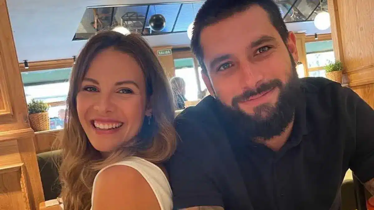 Jessica Bueno y Jota Peleteiro 