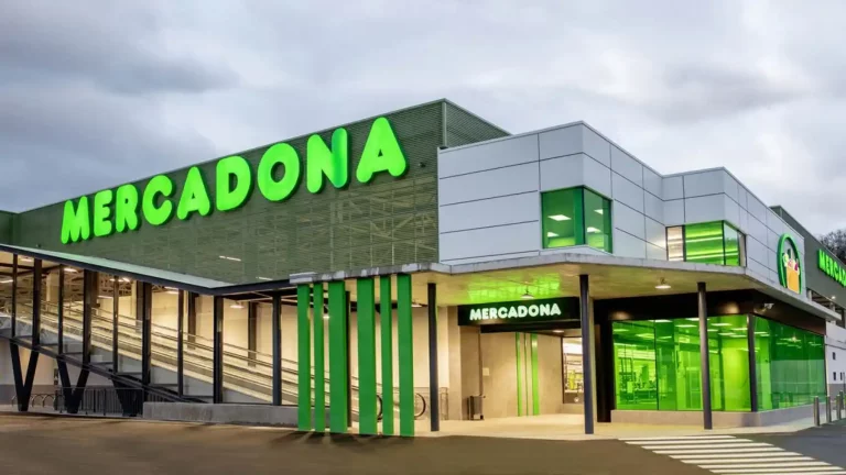 Los pintauñas de Mercadona que están volando para ir radiante en Nochevieja