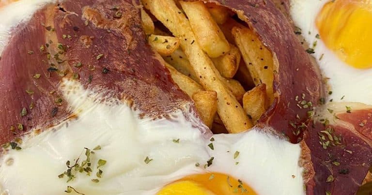 Cómo hacer unos huevos rotos con jamón en una freidora de aire