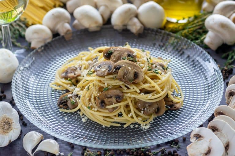 Espaguetis con champiñones, la receta irresistible que harás en un periquete