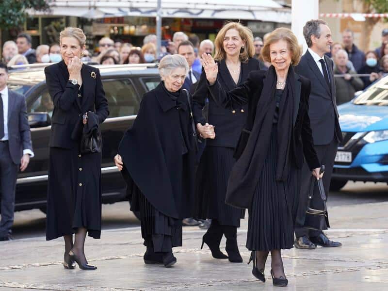 La reina Sofía convence a sus hijas para hacer algo que no estaba planeado: nueva polémica