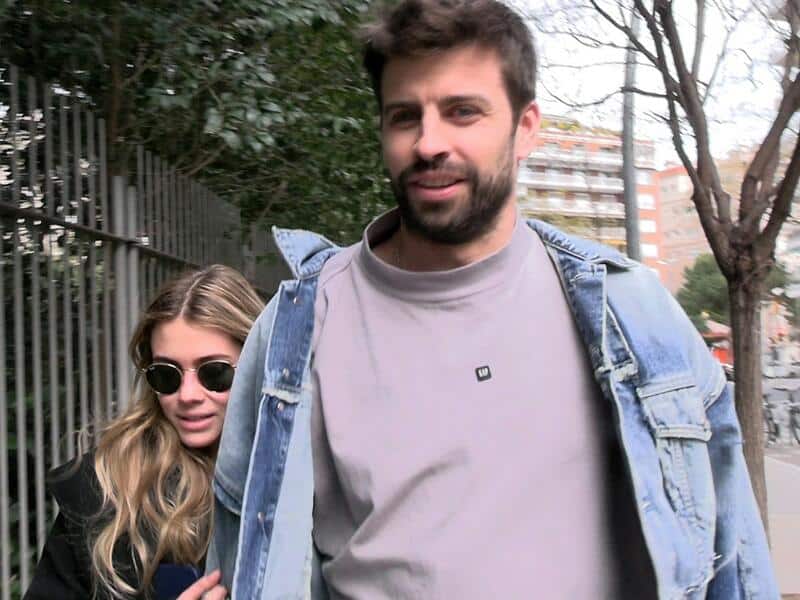 Gerard Piqué paseando con Clara Chía