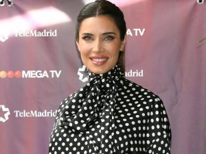 Pilar Rubio arrasa con un elegante mono de lunares de inspiración flamenca en la presentación de su nuevo programa