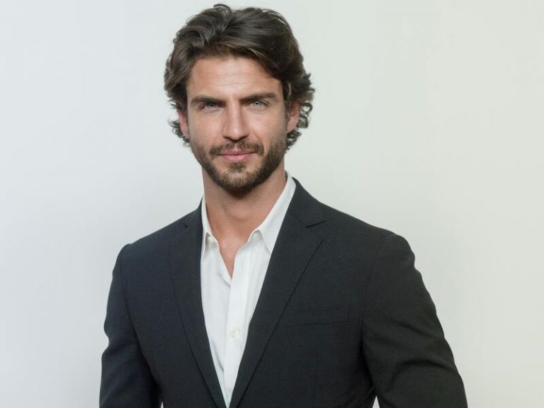 Maxi Iglesias desmiente su presunto ‘affaire’ con Eva Soriano: «No me gustan las noticias falsas»