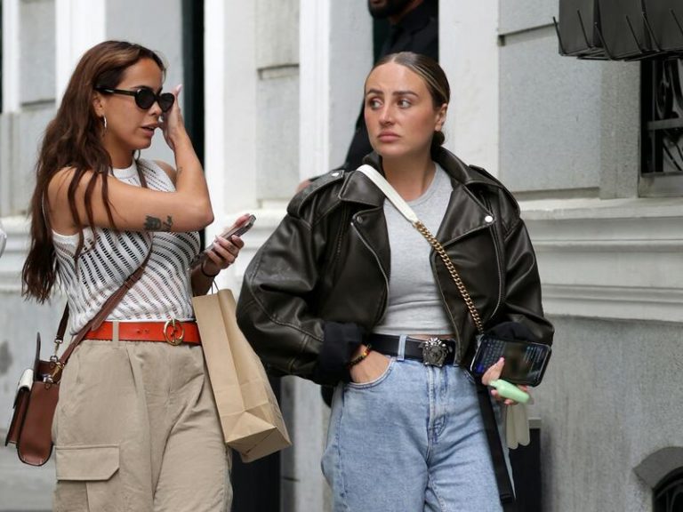 Rocío Flores, llamativo cambio de ropa ‘en directo’ durante su divertido reencuentro con Gloria Camila