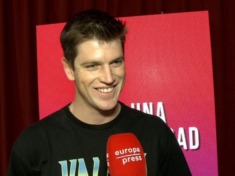 Miguel Bernardeau se pronuncia tras salir a la luz su relación con la surfista Violeta Sánchez