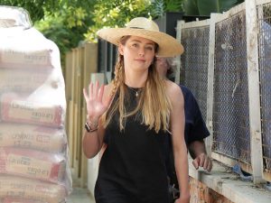 Amber Heard disfruta del arte de Madrid junto con un acompañante