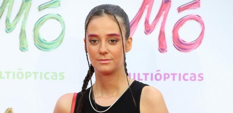 Victoria Federica, impactante look con cejas rosas y nuevo desplante a la prensa