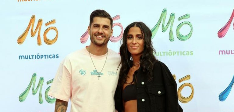 Claudia Martínez y Mario Gónzalez posan juntos por primera vez tras salir a la luz su relación