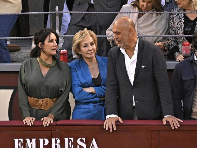 De Ana Rosa Quintana, radiante, a José Ortega Cano con Gloria Camila; Las Ventas se llena de rostros conocidos
