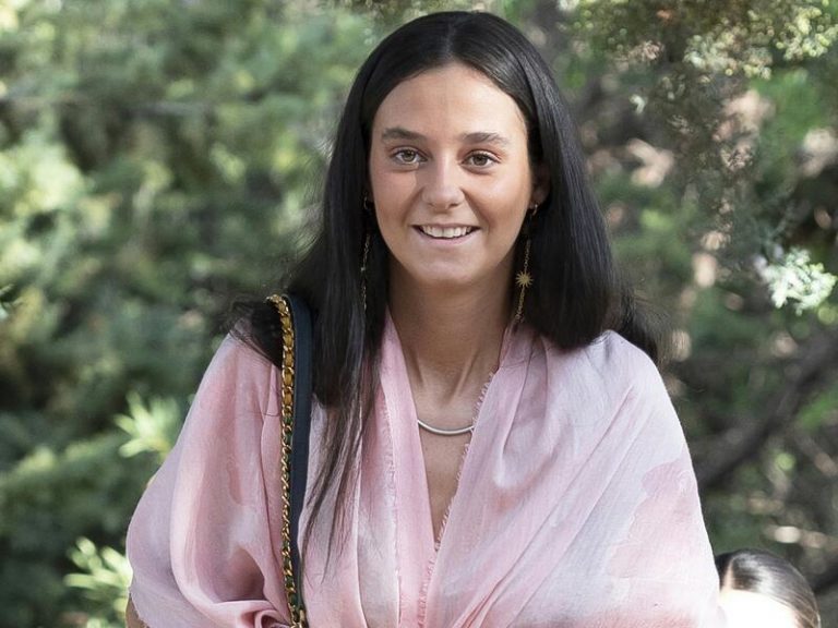 Victoria Federica reaparece con una gran sonrisa tras su último desplante a la prensa