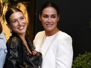 Vicky Martín Berrocal presenta su nueva colección de vestidos de novia rodeada de grandes amigas