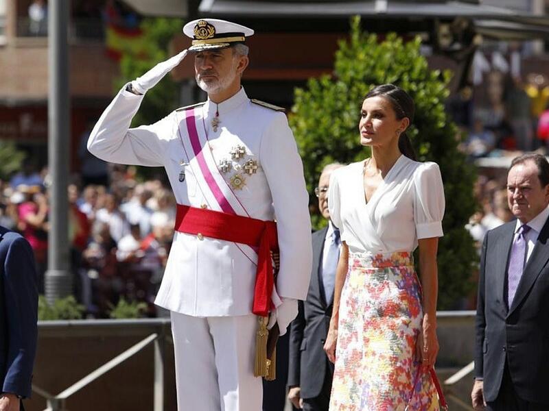 Reyes presidiendo el día de las Fuerzas Armadas