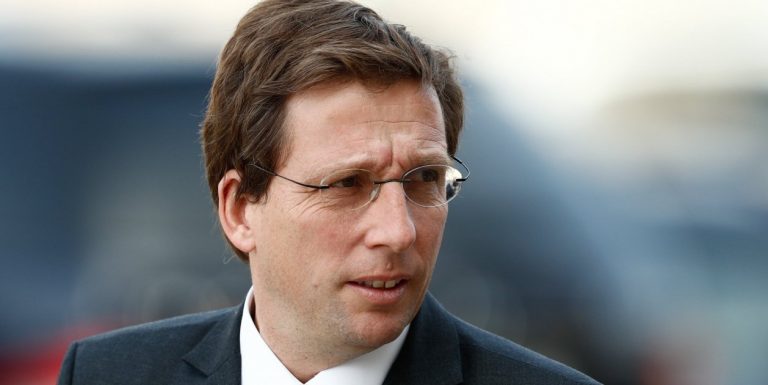 José Luis Martínez-Almeida reaparece tras la noticia de su boda con Teresa Urquijo
