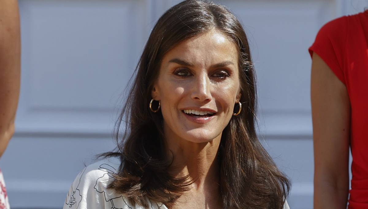 Así consigue la Reina Letizia, con 51, una sonrisa, piel y cuerpo de ensueño