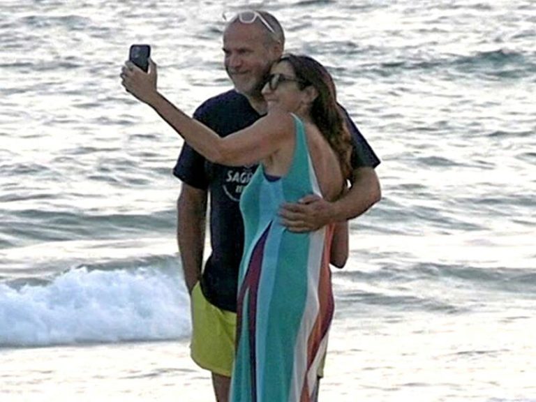 Paz Padilla, más cariñosa que nunca con su novio Fran Medina al atardecer en la playa