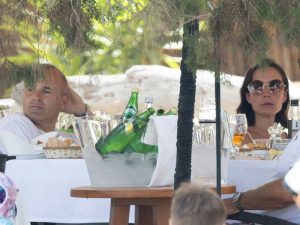 Andrés Iniesta y su mujer, Anna Ortiz: vacaciones en familia en Ibiza