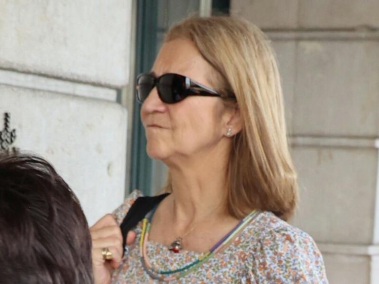 La Infanta Elena, ¿quién era el misterioso hombre con el se ha dejado ver en una boda? ¡Se lo preguntamos!