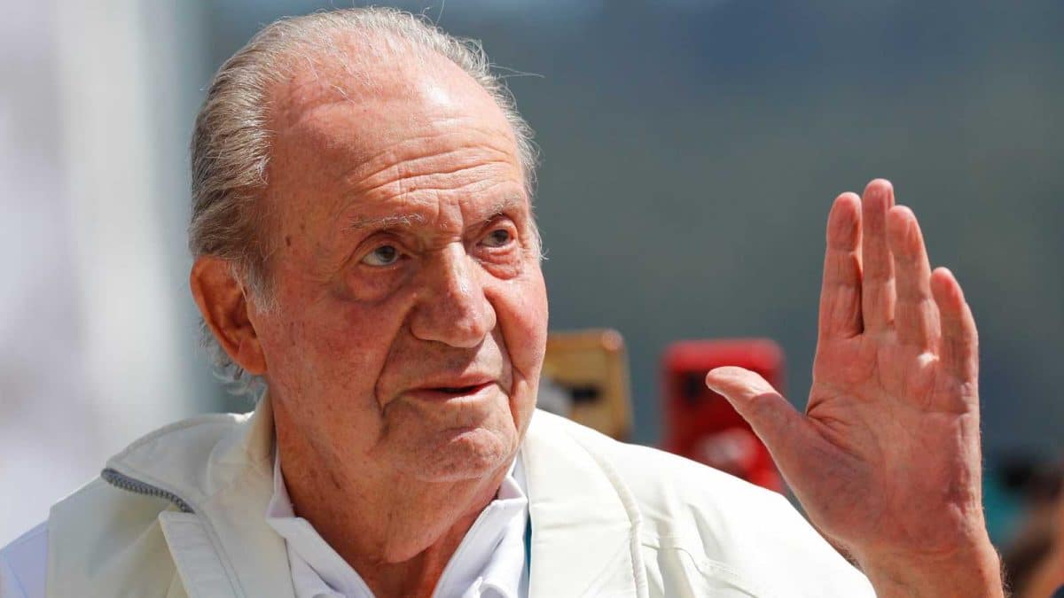 El rey Juan Carlos no regresará a Abu Dani debido a un problema de salud