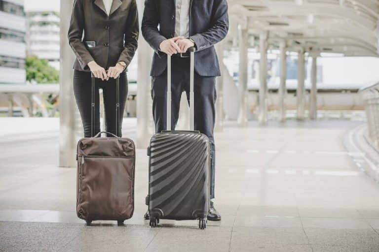 Por qué la pérdida del equipaje es uno de los problemas que más temen los famosos cuando viajan en avión