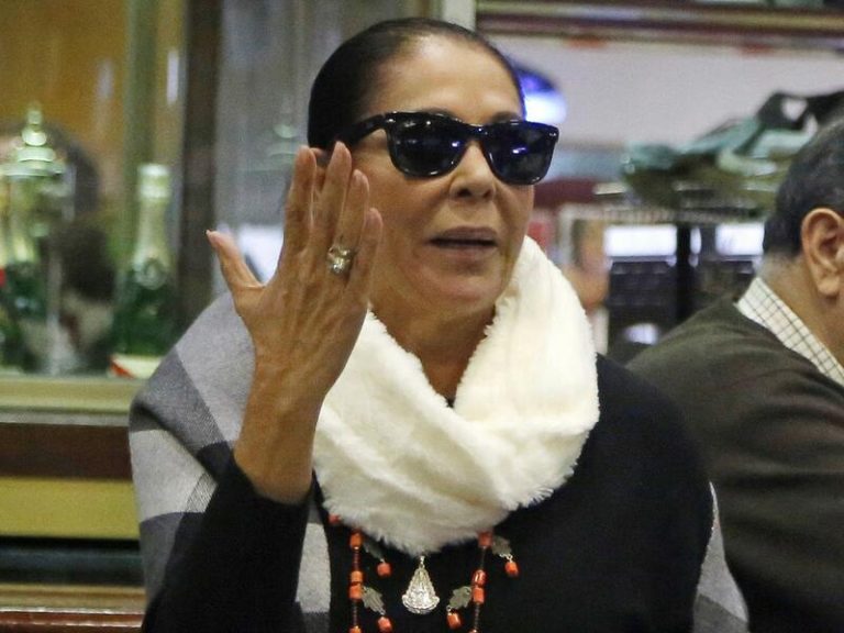 El desaire de Isabel Pantoja con los fans que se han desplazado a Cantora en su cumpleaños