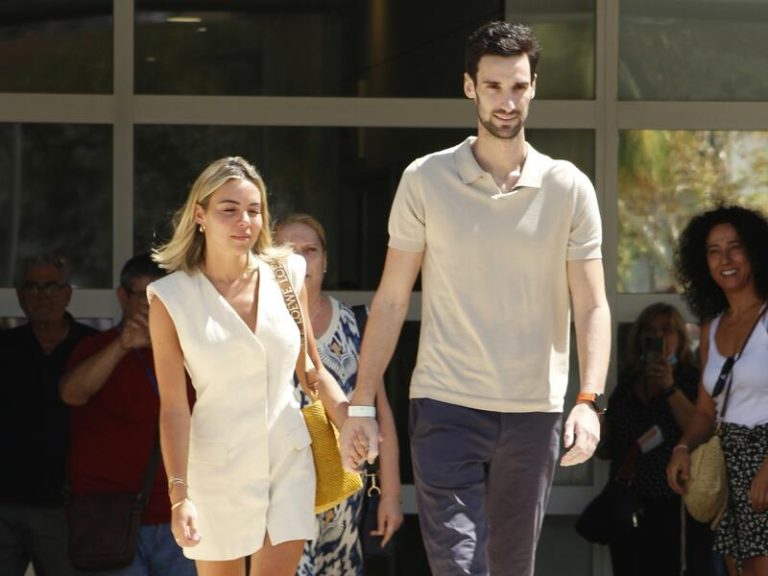 Sergio Rico recibe el alta tras tres meses hospitalizado