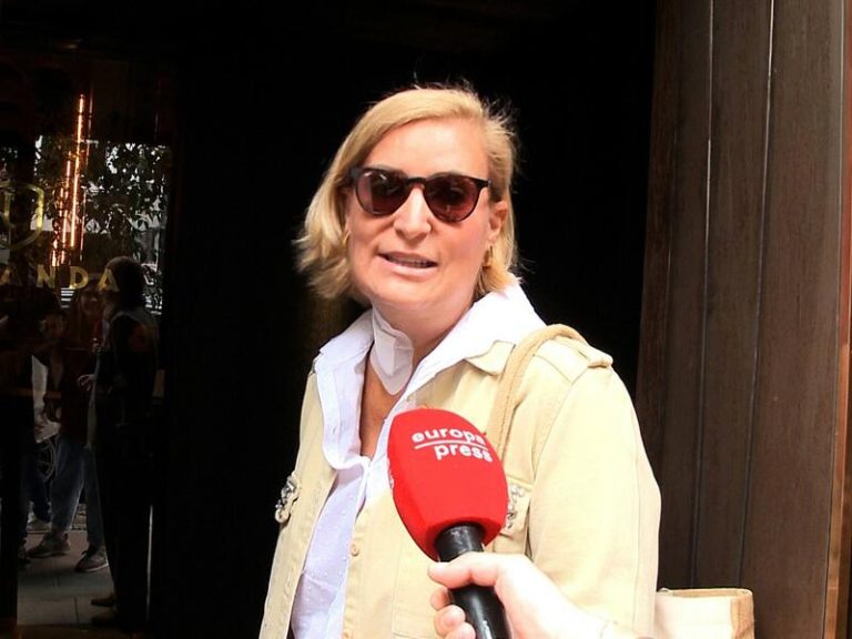 María Zurita celebra su 48 cumpleaños rodeada de todos sus seres queridos