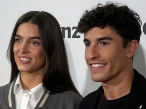 Marc Márquez y Gemma Pinto posan por primera vez juntos