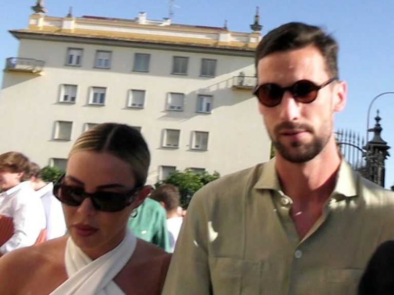 Sergio Rico y Alba Silva reaparecen en la plaza de toros de la Maestranza en Sevilla