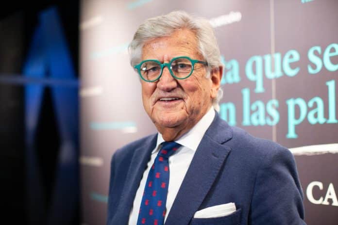 El presentador de radio y televisión y escritor, Pepe Domingo Castaño, en la presentación de su libro ‘Hasta que se me acaben las palabras’, en la sala ámbito cultural de El Corte Inglés de Callao, a 20 de enero de 2022, en Madrid (España). El libro es autobiográfico y trata de la vida de Castaño y de su trayectoria profesional como locutor de radio