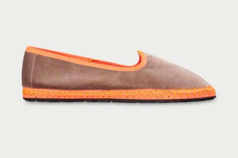 Lucía Pombo lleva los zapatos de la firma de moda española Flabelus