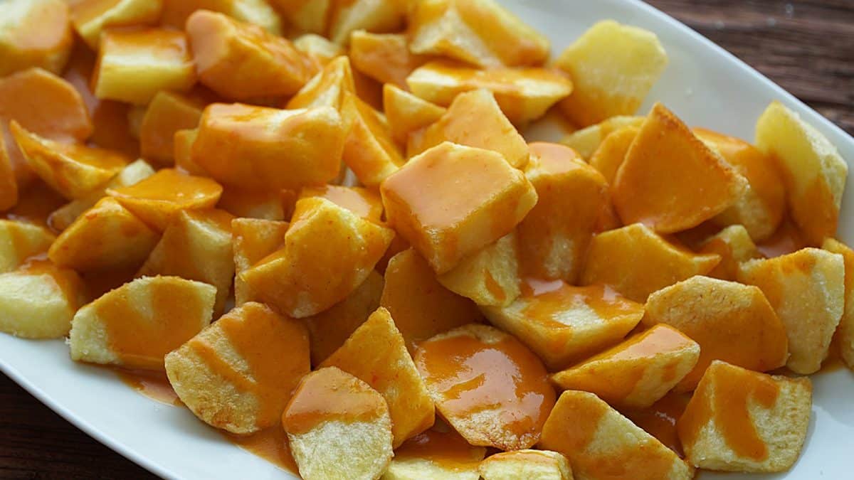 Así puedes hacer unas patatas bravas estilo Ferrán Adriá, que ni Arguiñano ni Chicote soñarían