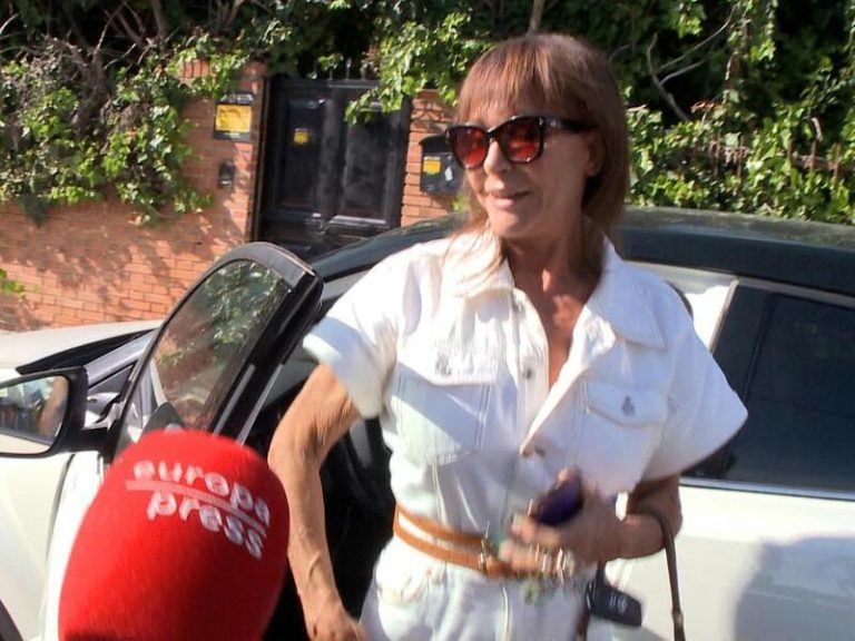 Mari Ángeles Grajal se hace con los últimos objetos de valor antes de entregar las llaves de la casa familiar