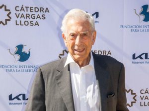 Mario Vargas Llosa reaparece más unido que nunca a Patricia