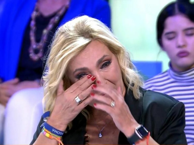 Carmen Borrego llora tras leer un mensaje de Yusan Acha Frías