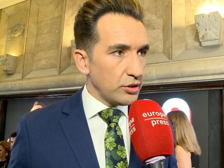 Miguel Lago estrena espectáculo rodeado de todos sus seres queridos