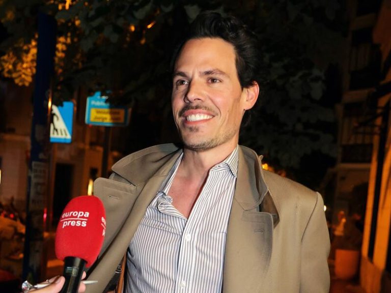 Juan Avellaneda a Carmen Lomana: «Invito a Carmen que curre por mí y yo me jubilo por ella con mi marido»