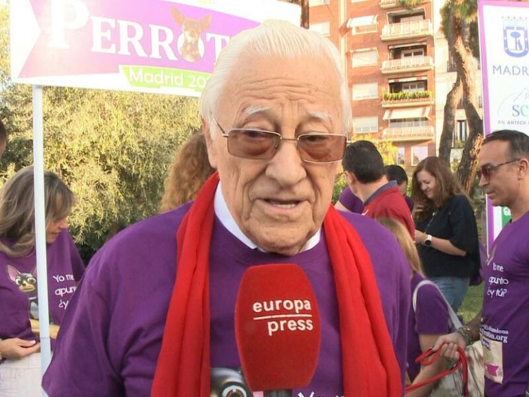 El Padre Ángel da un consejo a Rodolfo Sancho y Silvia Bronchalo