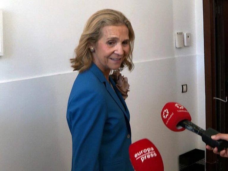 La Infanta Elena reaparece en Madrid y evita hablar sobre el estado de salud de su tía