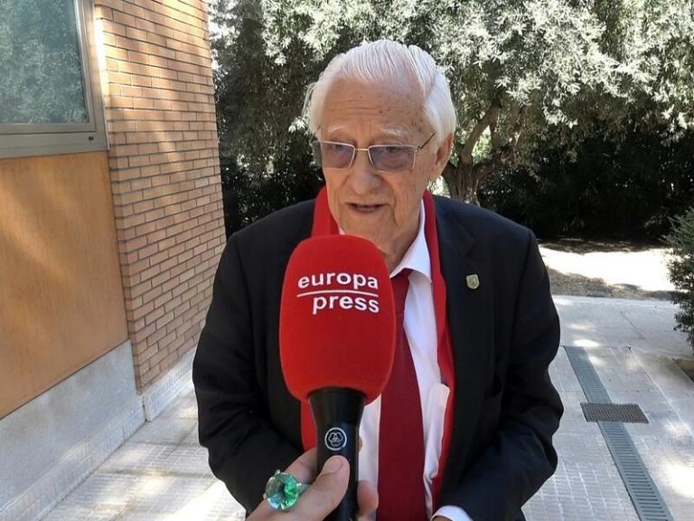 El Padre Ángel lanza un mensaje a Augusto Algueró tras la noticia de las cenizas de Carmen Sevilla