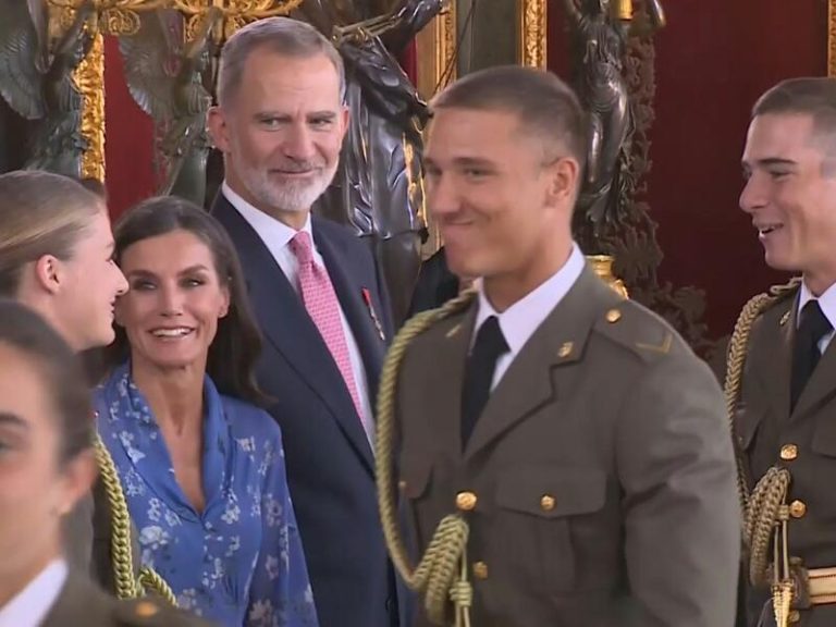 La divertida anécdota de los Reyes y la princesa Leonor con un cadete durante el besamanos