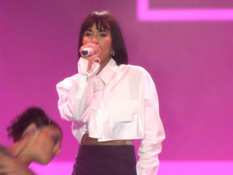 Aitana Ocaña repite su coreografía más polémica en Barcelona