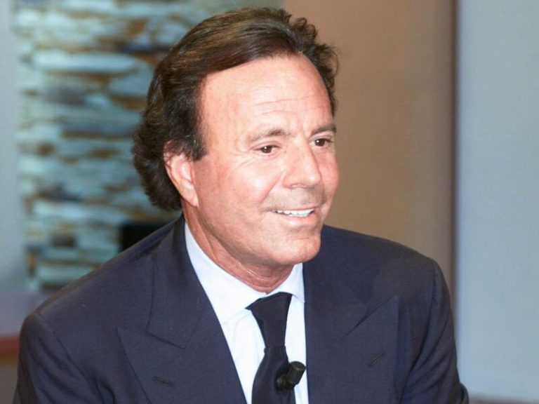 Carlos, hermano de Julio Iglesias, acusado de defraudar 19 millones a Hacienda