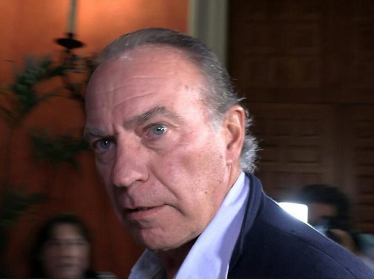 Bertín Osborne reaparece ante las cámaras y evita, a toda costa, hablar con los medios